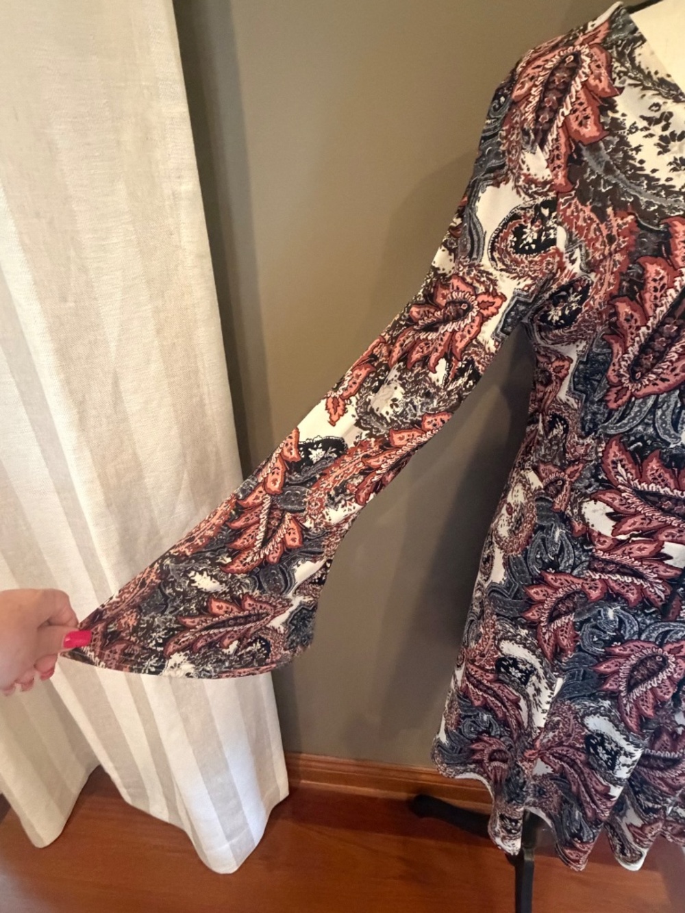Venus Boho Paisley Print Floral Bell Sleeve lace up V-Neck, Festival Size Medium - Picture 2 of 11